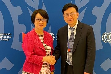 The Secretary for Labour and Welfare, Mr Chris Sun, arrived in Geneva, Switzerland, on June 8 (Geneva time) and started his visit. He was joined by the Commissioner for Labour, Ms May Chan. Photo shows Mr Sun (right) in a bilateral meeting with the Assistant Director-General of the International Labour Organization (ILO) and the Regional Director for the ILO Office for Asia and the Pacific, Ms Chihoko Asada-Miyakawa (left), on June 9 afternoon. He introduced the latest situation of the labour market, economy and employment in Hong Kong.