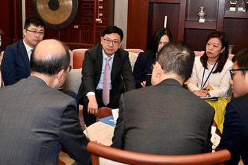 The Secretary for Labour and Welfare, Mr Chris Sun, attended the Ante Chamber exchange session at the Legislative Council today (June 28).