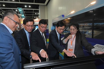 The Secretary for Transport and Logistics, Mr Lam Sai-hung, and the Secretary for Labour and Welfare, Mr Chris Sun, today (August 4) officiated at the opening ceremony of the Hong Kong International Airport Career Expo 2023 jointly launched by the Airport Authority Hong Kong and the Labour Department. Photo shows (from left) the Director-General of Civil Aviation, Mr Victor Liu; the Chief Executive Officer of the Airport Authority Hong Kong, Mr Fred Lam; Mr Lam; and Mr Sun trying an air traffic control interactive game at the exhibition booth of the Civil Aviation Department (CAD). The CAD participated in the Hong Kong International Airport Career Expo 2023 for three consecutive days from today to August 6 (Sunday) at the Hong Kong Convention and Exhibition Centre in Wan Chai.