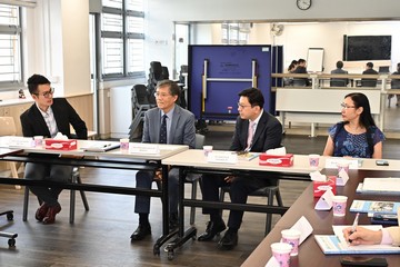 The Secretary for Labour and Welfare, Mr Chris Sun, visited Jockey Club Amity Place (Kwun Tong Central) of the Mental Health Association of Hong Kong (MHAHK) and Yuk Kwan Halfway House of Baptist Oi Kwan Social Service in the Kai Nang Integrated Rehabilitation Services Complex in Kwun Tong this afternoon (August 7) to keep abreast of the latest situation of services of the Integrated Community Centre for Mental Wellness (ICCMW) and the Halfway House respectively. The Permanent Secretary for Labour and Welfare, Ms Alice Lau, and the Director of Social Welfare, Miss Charmaine Lee, also joined the visit. Photo shows Mr Sun (second right) and Ms Lau (first right) being briefed by the MHAHK on how the ICCMW enhances the social support and reintegration of persons in mental recovery into the community.