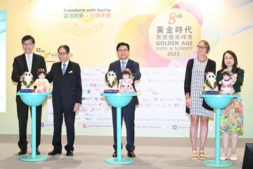 The Secretary for Labour and Welfare, Mr Chris Sun, today (August 11) officiated at the opening ceremony of the 8th Golden Age Expo and Summit 2023 of the Golden Age Foundation. Photo shows (from left) the Chief Executive of the Hong Kong Council of Social Service, Mr Chua Hoi-wai; the former Chairman of the Elderly Commission, Dr Edward Leong; Mr Sun; the Chief of the Fertility and Population Ageing Section of the Department of Economic and Social Affairs of the United Nations, Dr Karoline Schmid; and the Founder and Chair of Golden Age Foundation, Mrs Rebecca Choy Yung, officiating at the kick-off ceremony.