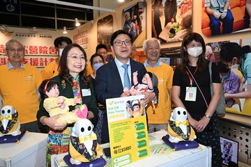 The Secretary for Labour and Welfare, Mr Chris Sun, today (August 11) officiated at the opening ceremony of the 8th Golden Age Expo and Summit 2023 of the Golden Age Foundation. Photo shows Mr Sun (front row, centre) at a booth on supporting carers.