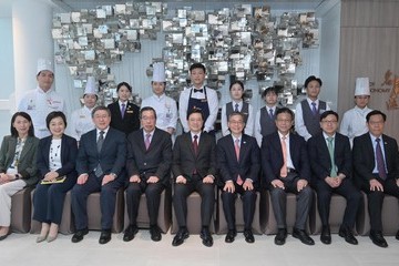 The Chief Executive, Mr John Lee, today (August 17) visited the International Culinary Institute (ICI) of the Vocational Training Council (VTC). Photo shows (from front row, first left) the Director of the Chief Executive's Office, Ms Carol Yip; the Secretary for Education, Dr Choi Yuk-lin; the Deputy Chief Secretary for Administration, Mr Cheuk Wing-hing; former Chairman of the VTC and President of the Legislative Council, Mr Andrew Leung; Mr Lee; the Chairman of the VTC, Mr Tony Tai; Deputy Chairman of the VTC Mr Paul Chong; the Secretary for Labour and Welfare, Mr Chris Sun; the Executive Director of the VTC, Mr Donald Tong, and student representatives of the VTC.