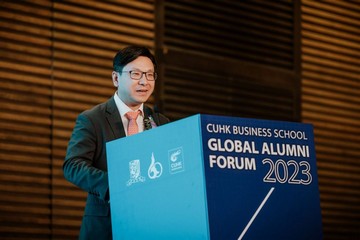 The Secretary for Labour and Welfare, Mr Chris Sun, today (August 26) officiated at the "Global Alumni Forum 2023: Reimagining Global Business for the Next 60 Years" of the Chinese University of Hong Kong Business School and introduced the Government's strategies in the face of talent and manpower shortages.