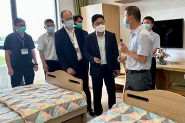 The Secretary for Labour and Welfare, Mr Chris Sun, and the delegation of the Legislative Council Panel on Welfare Services today (August 31) continued their visit to Mainland cities in the Guangdong-Hong Kong-Macao Greater Bay Area. Photo shows Mr Sun (front row, second right) taking a look at a residential care place and facilities of a retirement community in Foshan.