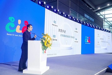 The Under Secretary for Labour and Welfare, Mr Ho Kai-ming, today (September 15) attended the summit of the first Shenzhen International Smart Senior Care Industry Expo in Shenzhen and introduced the latest development of application of gerontechnology products in Hong Kong elderly homes in his keynote speech. He then visited the New Home Association's Man Kam and Lo Wu service centers to take a closer look at elderly and legal services for Hong Kong people respectively.