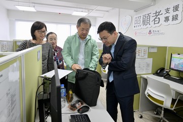 The Secretary for Labour and Welfare, Mr Chris Sun, visited the centre of the Designated Hotline for Carer Support this morning (September 27) to view its operations since commencing service at midnight yesterday (September 26) to date. The Commissioner for Rehabilitation of the Labour and Welfare Bureau, Miss Vega Wong, also joined the visit. The Social Welfare Department commissioned Tung Wah Group of Hospitals (TWGHs) to operate the 24-hour Designated Hotline for Carer Support, 182 183. Photo shows the Head of Community Services Division of TWGHs, Mr Low Chen-yang (second right), introducing to Mr Sun (first right) the outreach kit for conducting outreach visits to cases with urgent needs.