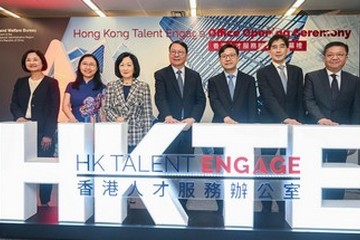 The Chief Secretary for Administration, Mr Chan Kwok-ki, today (October 30) officiated at the Hong Kong Talent Engage (HKTE) Office Opening Ceremony. Photo shows (from left) the Deputy Secretary for Labour and Welfare (Manpower), Ms Angelina Kwan; the Permanent Secretary for Labour and Welfare, Ms Alice Lau; the Convenor of the Non-official Members of the Executive Council, Mrs Regina Ip; Mr Chan; the Secretary for Labour and Welfare, Mr Chris Sun; the Director-General of the Office for Attracting Strategic Enterprises, Mr Philip Yung; and the Director of HKTE, Mr Anthony Lau, officiating at the launching ceremony.