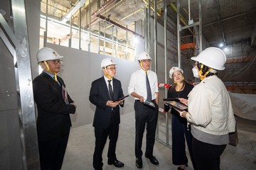 The Deputy Financial Secretary, Mr Michael Wong, and the Secretary for Labour and Welfare, Mr Chris Sun, today (November 3) observed the renovation works of the first Community Living Room at Fuk Wa Street of Sham Shui Po. The Policy Address set out the Pilot Programme on Community Living Room (CLR) to be launched later this year. The business sector will provide venues and the Community Care Fund will provide the funding to commission non-governmental organisations to operate. The CLRs will offer shared kitchens and dining rooms, as well as common spaces for doing homework, holding interest classes and group activities, providing subdivided unit households with additional living space in their respective communities.