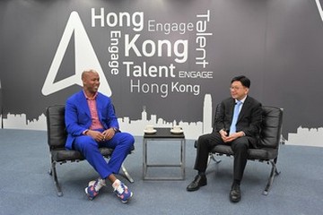 The Secretary for Labour and Welfare, Mr Chris Sun, met Stephon Marbury, former NBA player, at Hong Kong Talent Engage (HKTE) this afternoon (November 13), followed by a media session by the Director of HKTE, Mr Anthony Lau, and Marbury.