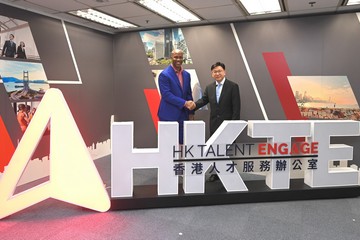 The Secretary for Labour and Welfare, Mr Chris Sun, met Stephon Marbury, former NBA player, at Hong Kong Talent Engage (HKTE) this afternoon (November 13), followed by a media session by the Director of HKTE, Mr Anthony Lau, and Marbury.