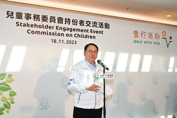 The Chief Secretary for Administration and Chairperson of the Commission on Children (CoC), Mr Chan Kwok-ki, today (November 18) hosted the CoC‘s "Walk with Kids" stakeholder engagement event. Photo shows Mr Chan speaking at the event.
