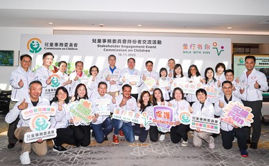 The Chief Secretary for Administration and Chairperson of the Commission on Children (CoC), Mr Chan Kwok-ki, today (November 18) hosted the CoC‘s "Walk with Kids" stakeholder engagement event. Photo shows (back row, from sixth left) the Commissioner of Police, Mr Siu Chak-yee; Mr Chan; the Secretary for Labour and Welfare, Mr Chris Sun; the Director of Social Welfare, Miss Charmaine Lee; the Consultant Community Medicine (Family and Student Health) of the Department of Health, Dr Thomas Chung; and members.
