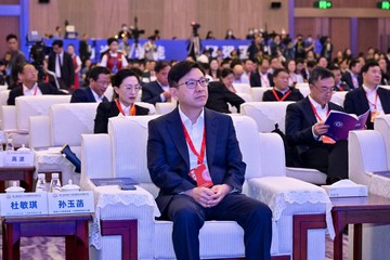勞工及福利局局長孫玉菡今日(十一月二十二日)率領香港特別行政區代表團,在深圳出席第二屆全國人力資源服務業發展大會。圖示孫玉菡出席開幕式。