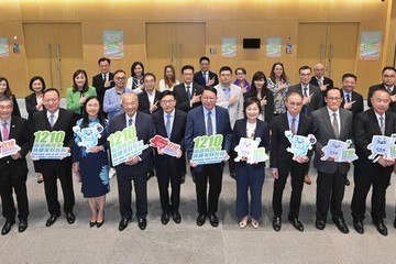 The Chief Secretary for Administration, Mr Chan Kwok-ki, today (November 28) led members of the Human Resources Planning Commission to appeal to the trade and industrial sectors, the professional services sectors, the labour sector, academia and members of the public to vote at the District Council Election on December 10 to fulfil their civic duty. Photo shows (first row, from left) the Under Secretary for Security, Mr Michael Cheuk; the Under Secretary for Financial Services and the Treasury, Mr Joseph Chan; the Chairman of the Vocational Training Council, Mr Tony Tai; the Chairman of the Hong Kong Council for Accreditation of Academic and Vocational Qualifications, Mr Rock Chen; the Permanent Secretary for Labour and Welfare, Ms Alice Lau; Mr Chow Chung-kong; the Secretary for Labour and Welfare, Mr Chris Sun; Mr Chan Kwok-ki; the Secretary for Education, Dr Choi Yuk-lin; the Secretary for Constitutional and Mainland Affairs, Mr Erick Tsang Kwok-wai; Professor Edward Chen; the Chairman of the Employees Retraining Board, Mr Yu Pang-chun; Ms Cordelia Chung; the Under Secretary for Commerce and Economic Development, Dr Bernard Chan, and members.