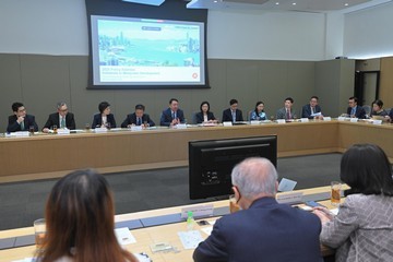 The Chief Secretary for Administration, Mr Chan Kwok-ki (fifth left), today (November 28) chaired the second meeting of the third-term Human Resources Planning Commission.