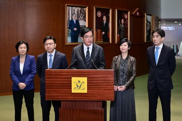 The Deputy Financial Secretary, Mr Michael Wong (centre); the Secretary for Housing, Ms Winnie Ho (second right); and the Secretary for Labour and Welfare, Mr Chris Sun (second left); the Director-General of the Office for Attracting Strategic Enterprises, Mr Philip Yung (first right), and the Director-General of Investment Promotion, Ms Alpha Lau (first left), meet the media after attending the Ante Chamber exchange session at the Legislative Council today (November 29).