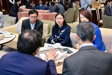 The Secretary for Labour and Welfare, Mr Chris Sun; the Permanent Secretary for Labour and Welfare, Ms Alice Lau; the Under Secretary for Labour and Welfare, Mr Ho Kai-ming; the Commissioner for Labour, Ms May Chan; and the Director of Hong Kong Talent Engage, Mr Anthony Lau, attended the Ante Chamber exchange session at the Legislative Council (LegCo) today (November 29).