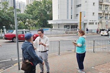 劳工及福利局副局长何启明今日（十二月三日）在蓝田呼吁街坊在区议会选举踊跃投票。
