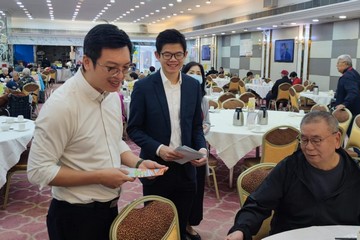 The Under Secretary for Labour and Welfare, Mr Ho Kai-ming, today (December 6) appealed to Lam Tin residents for voting at the District Council election. 