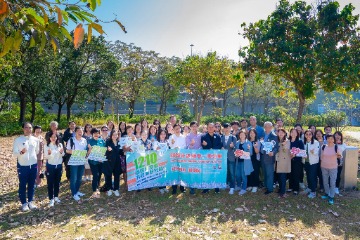 勞工及福利局局長孫玉菡今日(十二月九日)上午在香港迪士尼樂園為2023年國際復康日慶祝典禮主禮,並呼籲大家在區議會選舉踴躍投票,共建關愛共融社區。