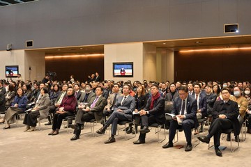The Acting Secretary for Labour and Welfare, Mr Ho Kai-ming, attended the Hong Kong session of the celebration of the 10th anniversary of the establishment of the Chinese Association of Hong Kong and Macao Studies this morning (December 22).