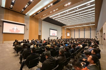 The Acting Secretary for Labour and Welfare, Mr Ho Kai-ming, attended the Hong Kong session of the celebration of the 10th anniversary of the establishment of the Chinese Association of Hong Kong and Macao Studies this morning (December 22).