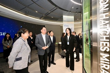 The Chief Secretary for Administration, Mr Chan Kwok-ki, arrived in Guangzhou today (January 8) to begin his visit to Mainland cities of the Guangdong-Hong Kong-Macao Greater Bay Area (GBA). Photo shows Mr Chan (second left) and the Secretary for Labour and Welfare, Mr Chris Sun (third left), visiting the Innovation Center of High-performance Medical Device Industry in the GBA to learn about its good progress to strengthen independent research and development capability and industrialisation of high-tech, high-precision and cutting-edge medical devices.