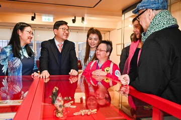 The Opening Ceremony of the "Infinite Creativity in Art" Exhibition, jointly organised by the Labour and Welfare Bureau, the Social Welfare Department, the Arts Development Fund for Persons with Disabilities and Sun Museum, was held today (January 11). Photo shows the Secretary for Labour and Welfare, Mr Chris Sun (second left), and the Permanent Secretary for Labour and Welfare, Ms Alice Lau (first left), touring the exhibition.