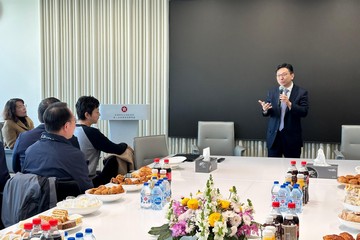 The Secretary for Labour and Welfare, Mr Chris Sun, today (January 14) concluded his visit to Shanghai. Photo shows Mr Sun (first right) introducing Hong Kong
