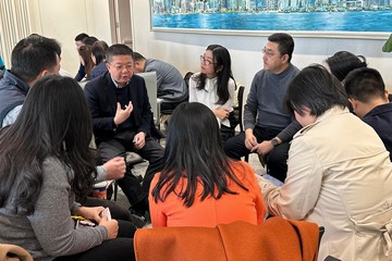 The Secretary for Labour and Welfare, Mr Chris Sun, today (January 14) concluded his visit to Shanghai. Photo shows the Director of Hong Kong Talent Engage (HKTE), Mr Anthony Lau (third left), who also joined the visit, introducing HKTE