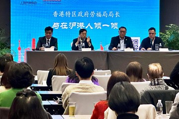 The Secretary for Labour and Welfare, Mr Chris Sun, today (January 14) concluded his visit to Shanghai. Photo shows Mr Sun (second left) at a seminar with Hong Kong people in Shanghai this afternoon to learn more about their needs while working and pursuing their development in Shanghai.