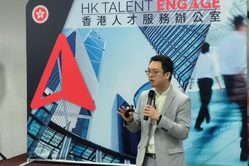 The Under Secretary for Labour and Welfare, Mr Ho Kai-ming, today (March 6) promoted Hong Kong‘s distinctive advantages of enjoying strong support of the motherland and being closely connected to the world in his appeal to talent to make the move to Hong Kong on his visit to Kuala Lumpur, Malaysia. Photo shows Mr Ho speaking at a recruitment talk hosted by Hong Kong Talent Engage to introduce to university students various talent admission schemes, urging them to explore opportunities and develop their careers in Hong Kong.
