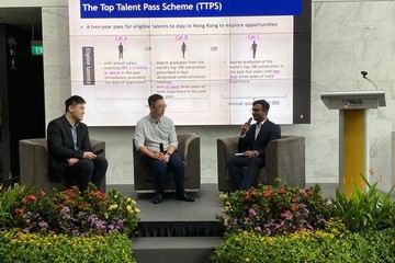 The Under Secretary for Labour and Welfare, Mr Ho Kai-ming (centre), hosted a career talk at the National University of Singapore Business School on August 23, 2023, to share Hong Kong‘s achievements in trawling for talent proactively and exchange views on the latest job market trends and how to better support talent to work and stay in Hong Kong.