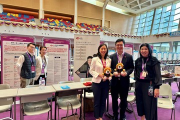 The Under Secretary for Labour and Welfare, Mr Ho Kai-ming (second right), attended the Hong Kong - Shenzhen Talent Recruitment Fair for Class of 2024 Graduates in Guangdong at the Chinese University of Hong Kong, Shenzhen, on November 26, 2023, and introduced Hong Kong‘s talent admission policies. Hong Kong Talent Engage also participated in the exhibition of the Fair.