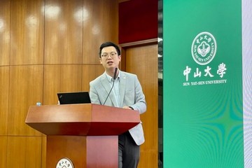 勞工及福利局副局長何啟明今日（三月十四日）率領勞工處人員，先後到訪中山大學和暨南大學並出席校園宣講會，向同學和畢業生介紹「大灣區青年就業計劃」。