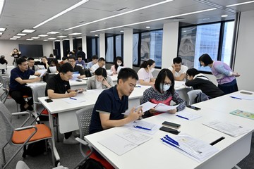 A spokesman for Hong Kong Talent Engage (HKTE) today (April 12) said that Cantonese classes had been held for talent who have arrived in the city to assist them to integrate into the community. The first two junior Cantonese classes were held on April 10 and today in HKTE, 12/F, Revenue Tower, Wan Chai. Instructors arranged by designated partners introduced Cantonese knowledge to new arrivals. Oral communication training was provided for them to master the daily application and basic skills.