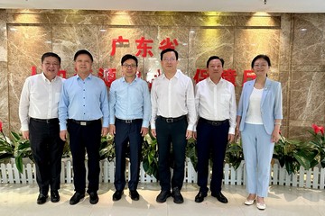 The Secretary for Labour and Welfare, Mr Chris Sun (third left), today (April 16) called on the Director-General of the Human Resources and Social Security Department of Guangdong Province, Mr Du Minqi (third right), on his visit to Guangzhou. They exchanged views on talent attraction policy initiatives and Mr Sun invited relevant leaders to attend the Global Talent Summit · Hong Kong. The Director of Hong Kong Talent Engage, Mr Anthony Lau (second right), also joined the visit. Photo shows (from left) Mr Anthony Lau; Deputy Director-General of the Human Resources and Social Security Department of Guangdong Province Mr Yang Hongshan; Mr Sun; Mr Du; the Deputy Director General of the Hong Kong and Macao Affairs Office of the CPC Guangdong Provincial Committee, Mr Huang Duanlian; and Second-level Inspector of the Human Resources and Social Security Department of Guangdong Province Ms Liu Jianli.