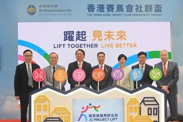 The Chief Secretary for Administration, Mr Chan Kwok-ki, attended the "Hong Kong Jockey Club Community Day" Opening Ceremony and "JC PROJECT LIFT" Launching Ceremony today (April 20). Photo shows (from left) "JC PROJECT LIFT" Advisory Committee Convenor, Mr Clement Cheung; the Deputy Chairman of the Hong Kong Jockey Club, Mr Martin Liao; Mr Chan; the Chairman of the Hong Kong Jockey Club, Mr Michael Lee; the Secretary for Housing, Ms Winnie Ho; the Secretary for Labour and Welfare, Mr Chris Sun; and the Chief Executive Officer of the Hong Kong Jockey Club, Mr Winfried Engelbrecht-Bresges, officiating at the launching ceremony.