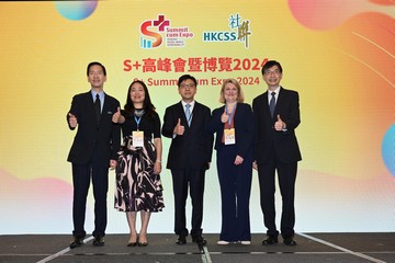 The Secretary for Labour and Welfare, Mr Chris Sun, officiated at the S+ Summit cum Expo 2024 organised by the Hong Kong Council of Social Service (HKCSS) this morning (May 2). Photo shows (from left) the Chairperson of the HKCSS, Mr Bernard Chan; the Professor of the Department of Social Governance and Ecological Advancement of the National Academy of Governance, Professor Ma Xiulian; Mr Sun; the Chief Executive Officer of Social Innovation Exchange, Ms Louise Pulford; and the Chief Executive of the HKCSS, Mr Chua Hoi-wai.