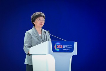 Hong Kong Talent Engage today (May 7) hosted the two-day Global Talent Summit · Hong Kong as the first talent-themed international forum and exhibition of the current-term Government. Photo shows the Minister of Human Resources and Social Security, Ms Wang Xiaoping, delivering her keynote address at the Summit.