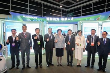 Hong Kong Talent Engage (HKTE) today (May 7) hosted the two-day Global Talent Summit · Hong Kong as the first talent-themed international forum and exhibition of the current-term Government. Photo shows the Minister of Human Resources and Social Security, Ms Wang Xiaoping (centre), accompanied by the Director General of the Hong Kong and Macao Affairs Office of the People’s Government of Guangdong Province, Ms Chen Liwen (third right); the Director-General of the Human Resources and Social Security Department of Guangdong Province, Mr Du Minqi (fourth left); the Secretary for Labour and Welfare, Mr Chris Sun (fourth right); and the Director of HKTE, Mr Anthony Lau (second right), touring the exhibition area of Guangdong Province at the CareerConnect Expo.