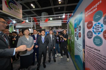 Hong Kong Talent Engage today (May 7) hosted the two-day Global Talent Summit · Hong Kong as the first talent-themed international forum and exhibition of the current-term Government. Photo shows the Minister of Human Resources and Social Security, Ms Wang Xiaoping (front row, centre), accompanied by the Secretary for Labour and Welfare, Mr Chris Sun (front row, right), and the Secretary-General of the Talent Development Committee of the Macao Special Administrative Region (SAR) Government, Mr Chao Chong Hang (front row, left), touring the exhibition area of the Macao SAR at the CareerConnect Expo.