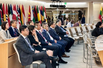 The Secretary for Labour and Welfare, Mr Chris Sun, arrived in Geneva, Switzerland, on June 4 (Geneva time) to attend the 113th Session of the International Labour Conference (ILC). Photo shows Mr Sun (front row, first left) and the Commissioner for Labour, Ms May Chan (front row, second left), as part of the delegation of the People