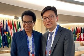 The Secretary for Labour and Welfare, Mr Chris Sun, arrived in Geneva, Switzerland, on June 4 (Geneva time) to attend the 113th Session of the International Labour Conference. Photo shows Mr Sun (right) with the Minister for Labour and Employment of Papua New Guinea, Ms Kessy Sawang (left), at the conference venue on June 6 afternoon (Geneva time).
