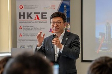 The Secretary for Labour and Welfare, Mr Chris Sun, officiated at the prize presentation ceremony of a pitch event co-organised by the Hong Kong Talent Engage and a local youth entrepreneurship organisation in Munich, Germany on June 8 (Munich time). Photo shows Mr Sun delivering his remarks at the event.
