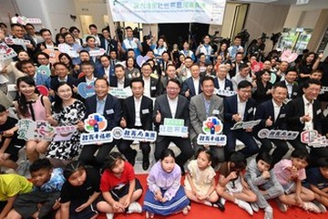 The Chief Secretary for Administration, Mr Chan Kwok-ki, today (June 30) officiated at the Sham Shui Po East Community Living Room Opening Ceremony. The Deputy Director of the Liaison Office of the Central People