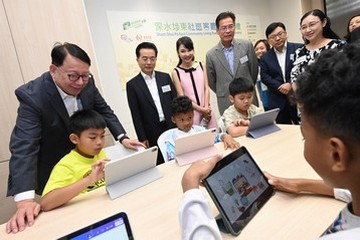 The Chief Secretary for Administration, Mr Chan Kwok-ki, today (June 30) officiated at the Sham Shui Po East Community Living Room Opening Ceremony. The Deputy Director of the Liaison Office of the Central People