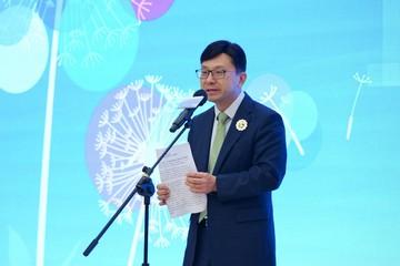 劳工及福利局局长孙玉菡今日(七月二十四日)主持保护儿童—《强制举报者指南》(《指南》)启动礼,宣布供强制举报者参考的《指南》正式推出。图示孙玉菡在启动礼上致辞。