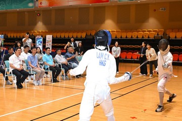 署理勞工及福利局局長何啟明今日（八月三日）下午到荃灣體育館參與由康樂及文化事務署主辦的「全民運動日2025」康體活動，與市民一起體驗運動樂趣。